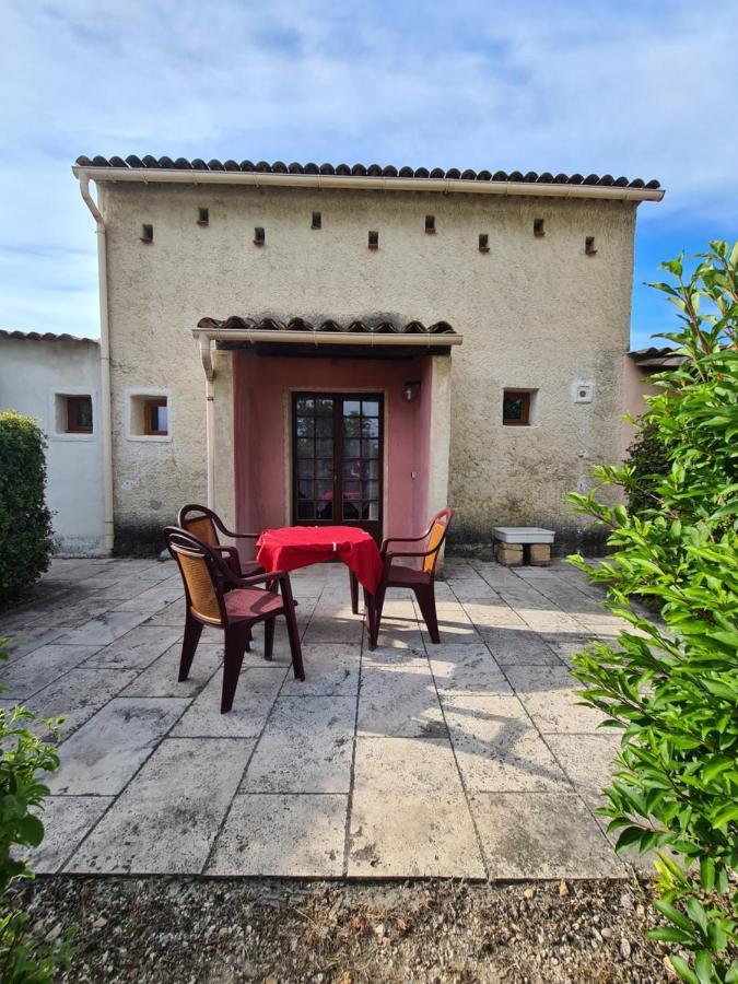 Les Buisses En Provence Bed and Breakfast Piolenc Exteriör bild